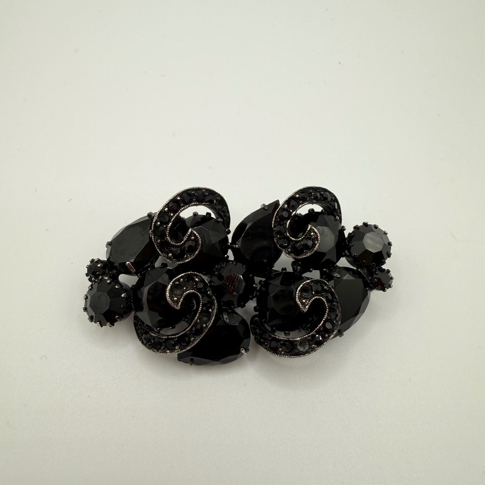 Vintage Black Rhinestone Swirl Cluster‎ Brooch Silver Tone Art Deco Gothic Pin